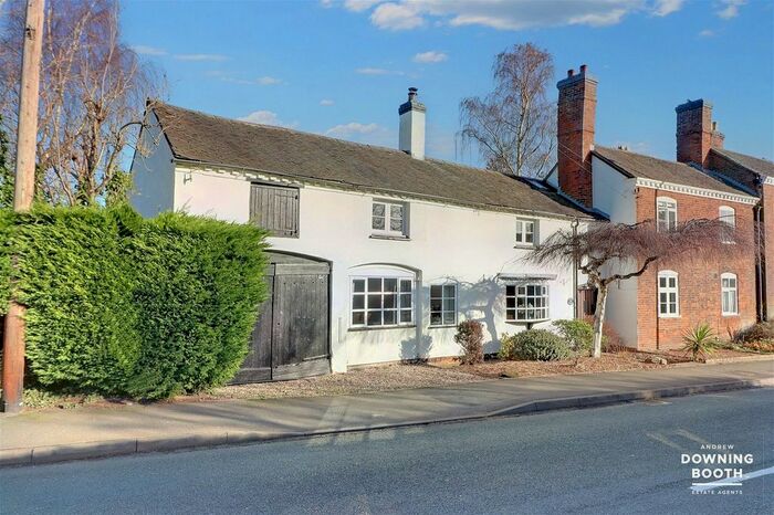 3 Bedroom Semi-Detached House For Sale In Stafford Road, Lichfield, WS13