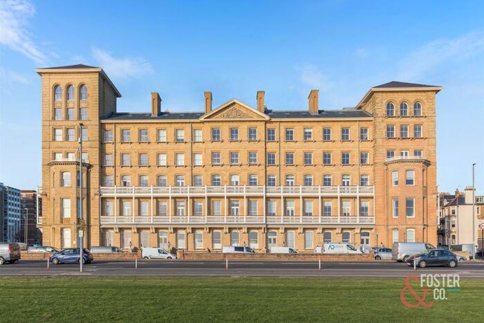 4 Bedroom Apartment To Rent In Grand Avenue, Hove, BN3