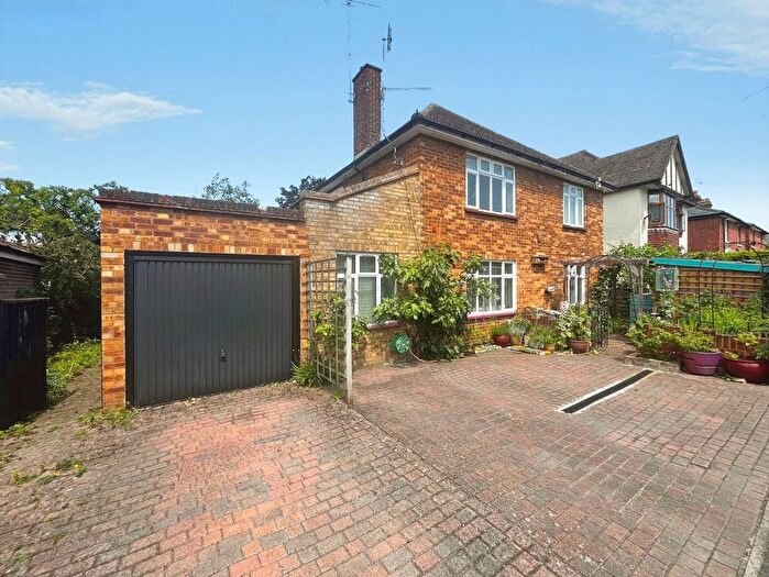 2 Bedroom Flat To Rent In Penyston Road, Maidenhead, Berkshire, SL6
