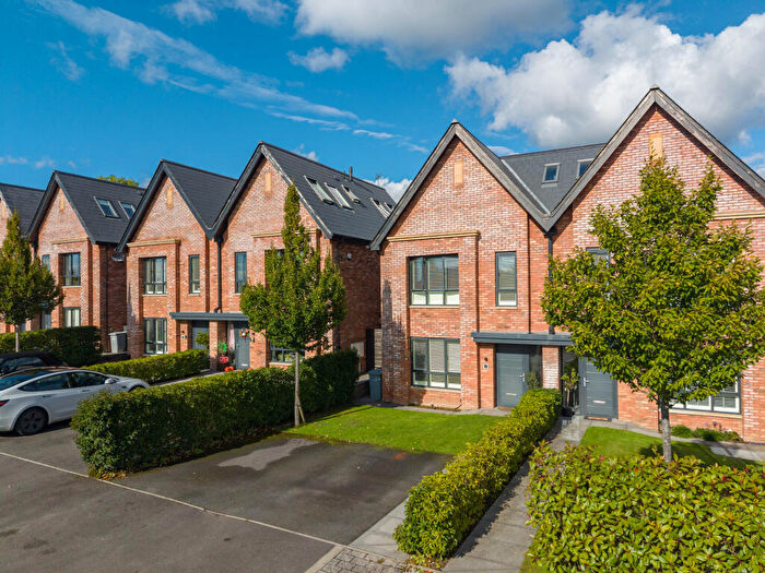 4 Bedroom Semi-Detached House For Sale In Birtles Road, Macclesfield, SK10