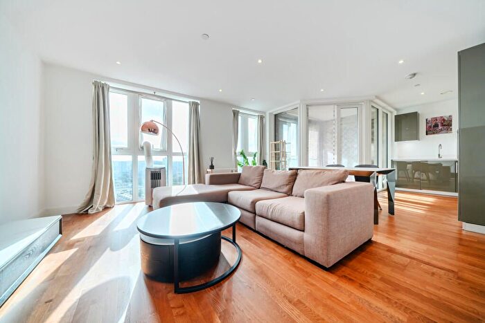 3 Bedroom Flat To Rent In Victory Parade, London, SE18