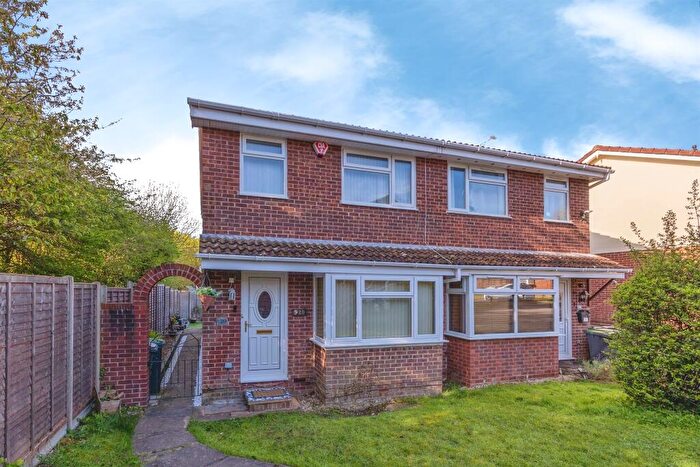 3 Bedroom End Of Terrace House For Sale In Cornbrook Grove, Waterlooville, PO7