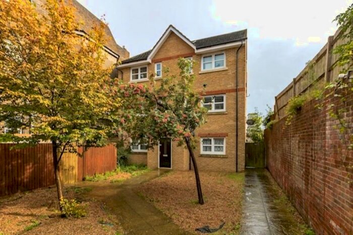 1 Bedroom Flat To Rent In Manor Road, Chatham, Kent, ME4