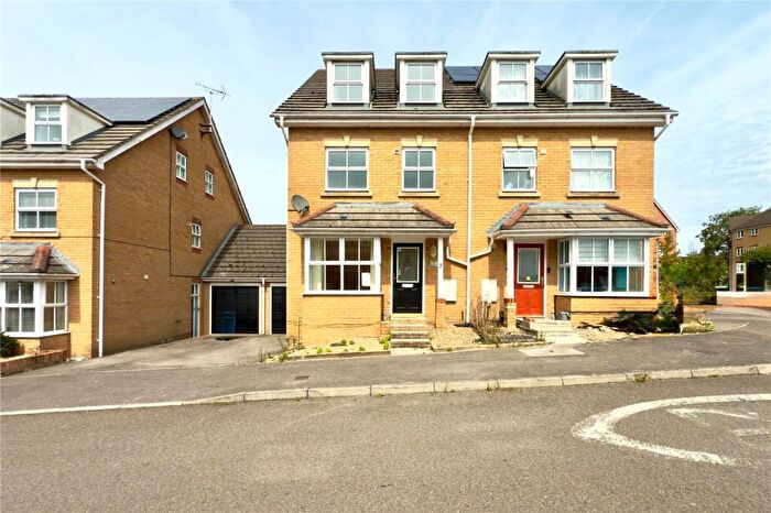 4 Bedroom Semi Detached House For Sale In Boole Heights, Bracknell, Berkshire, RG12