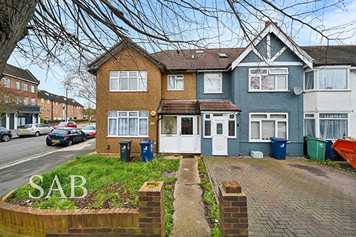 2 Bedroom Flat For Sale In Robin Hood Way, Greenford, UB6