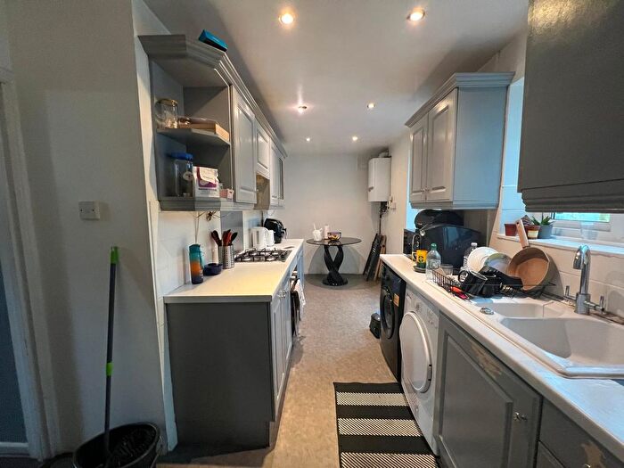 3 Bedroom Semi Detached House To Rent In Dagenham, RM8