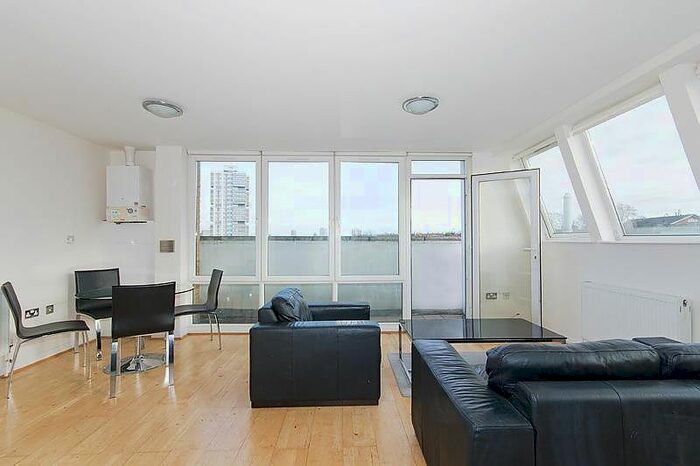 2 Bedroom Flat To Rent In St. Rule Street, London, SW8