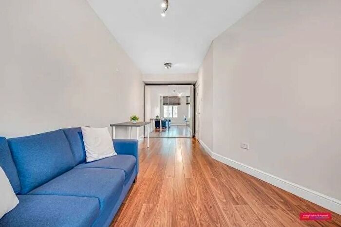 2 Bedroom Flat To Rent In Warren Court, London, NW1