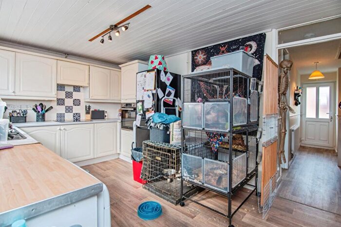 3 Bedroom End Of Terrace House For Sale In Cheaton Close, Leominster, HR6