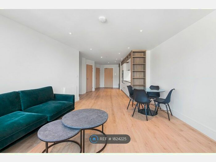 2 Bedroom Flat To Rent In Capella Court, Purley, CR8