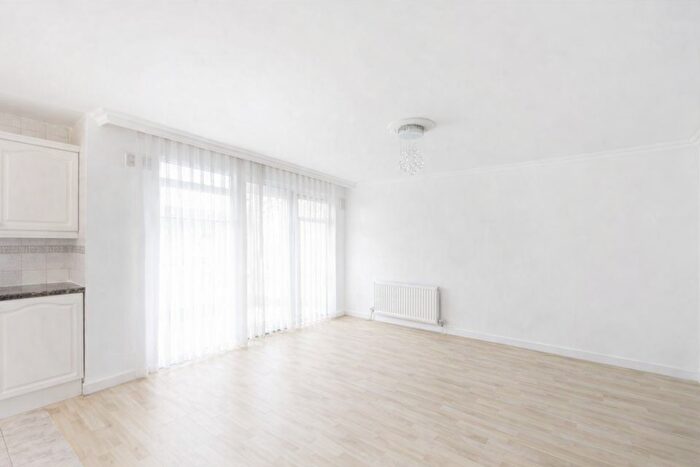 3 Bedroom Flat To Rent In Daubeney Road, London, E5