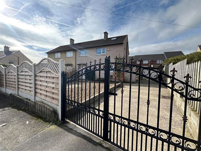 3 Bedroom Semi Detached House For Sale In Fairfax Avenue, Bradford, BD4