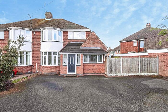 3 Bedroom Semi Detached House For Sale In Windleaves Road, Birmingham, B36