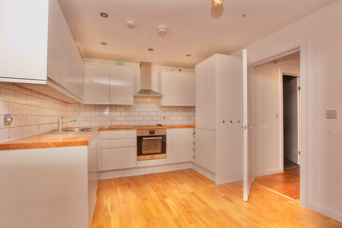 2 Bedroom Flat To Rent In Stoke Newington High Street, London, N16