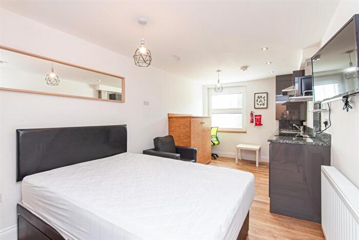 Studio To Rent In Osborne Terrace, Jesmond, Newcastle Upon Tyne, NE2
