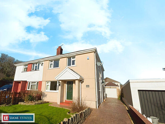3 Bedroom Semi-Detached House For Sale In Heol-y-graig, Ystrad Mynach, Hengoed, CF82