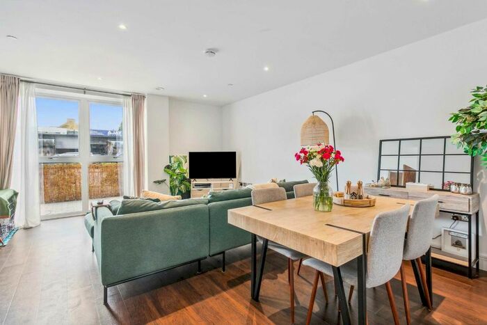 2 Bedroom Flat To Rent In Merrick Road, Southall, UB2