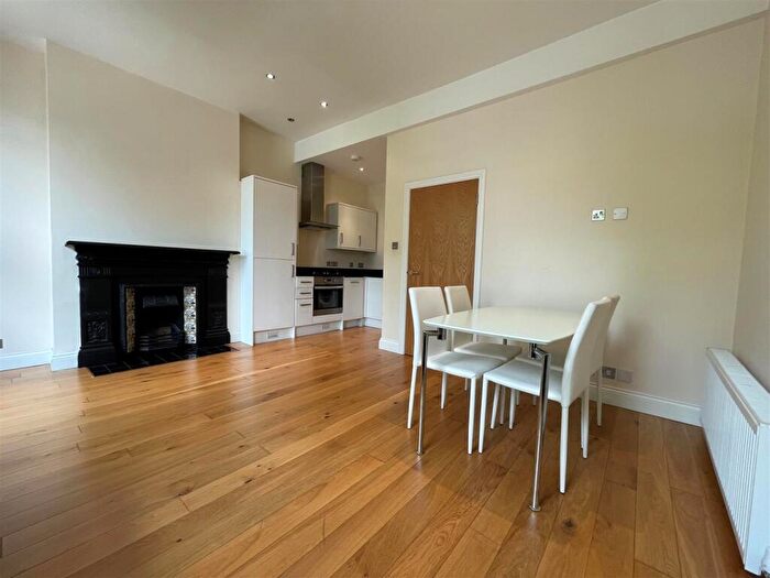 1 Bedroom Flat To Rent In Tollington Road, Holloway, N7