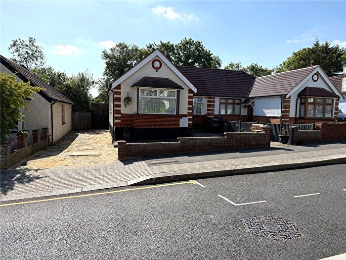 3 Bedroom Semi-Detached Bungalow For Sale In Fitzjohn Avenue, Barnet, EN5
