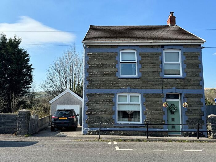 3 Bedroom Detached House For Sale In Cwmamman Road, Glanamman, Ammanford, Carmarthenshire., SA18