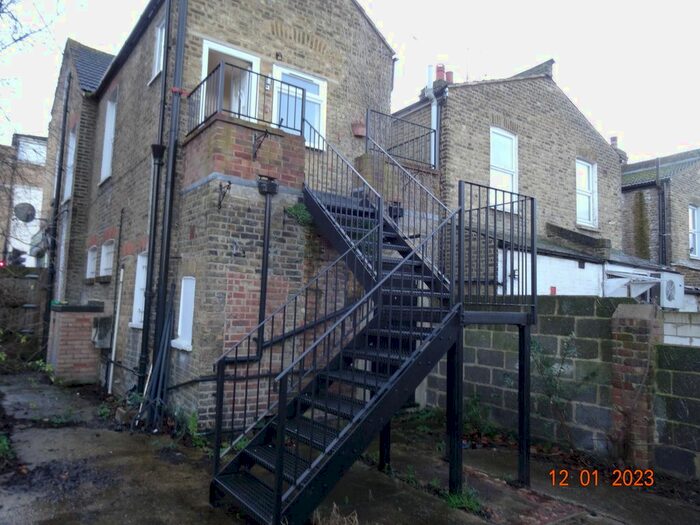 1 Bedroom Flat To Rent In Cambridge Road, Kingston Upon Thames, KT1