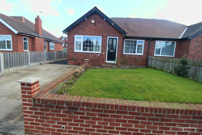 2 Bedroom Semi-Detached Bungalow For Sale In Kelmscott Gardens, Leeds, LS15 - Photo 1