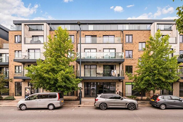 3 Bedroom Flat To Rent In Kilburn Park Road, Kilburn Park, NW6