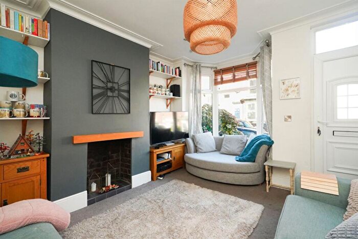 3 Bedroom Terraced House For Sale In Hunter Hill Road, Sheffield, S11