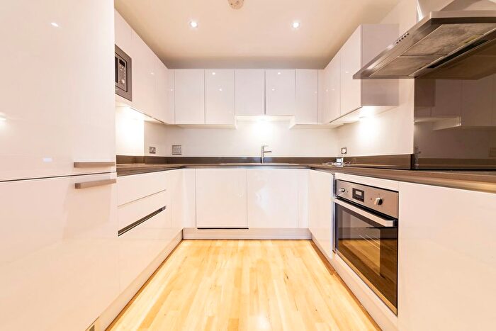 2 Bedroom Flat To Rent In Dowells Street, Greenwich, SE10