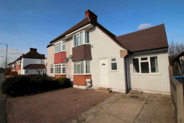 4 Bedroom House To Rent In New Malden, KT3