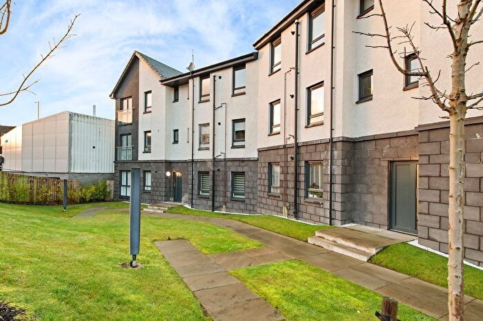 2 Bedroom Flat For Sale In Kennedy Court, Stirling, FK7