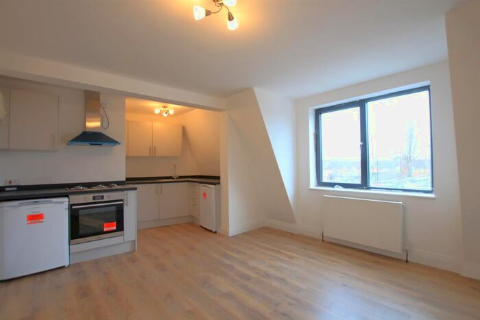 2 Bedroom Flat To Rent In Barge Drive, Southall, UB2