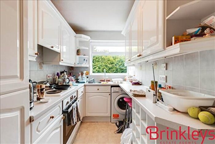 1 Bedroom Flat To Rent In Gwynne Court, Raynes Park, SW20