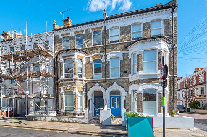 2 Bedroom Flat For Sale In Mayflower Road, Clapham, London, SW9
