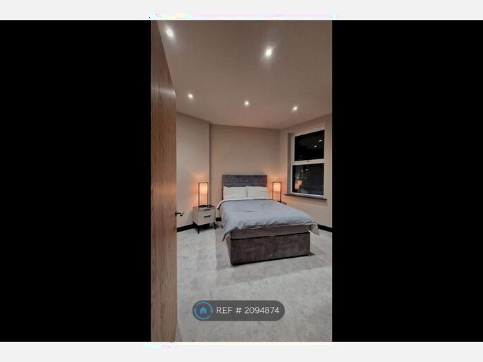 3 Bedroom Flat To Rent In Gibson House, Wallasey, CH44