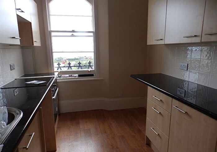 1 Bedroom Flat To Rent In South View, South View, TQ14