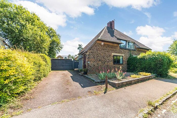 2 Bedroom Semi-Detached House For Sale In Arden Close, Drayton, OX15