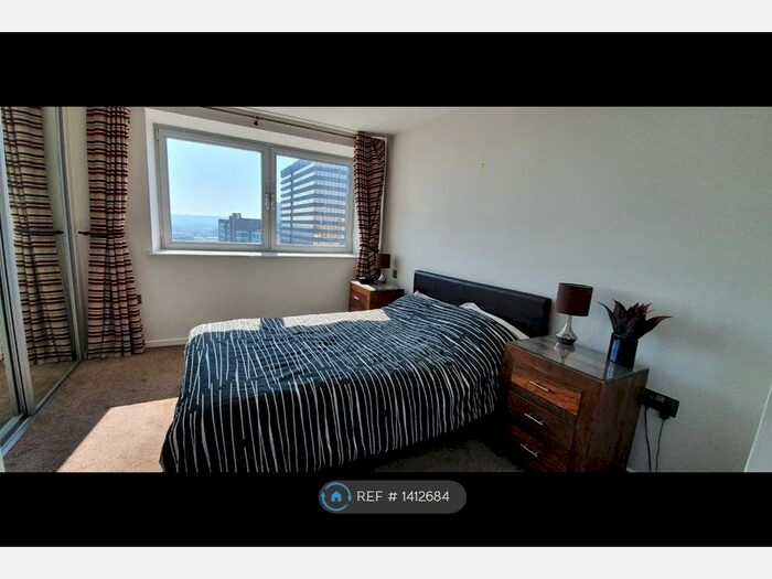 1 Bedroom Flat To Rent In Basilica, Leeds, LS1