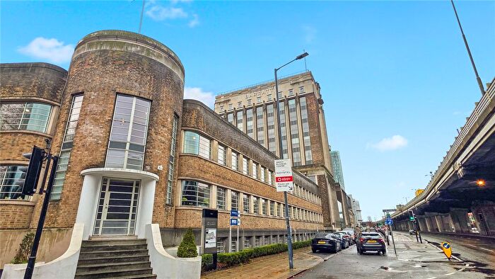 1 Bedroom Flat For Sale In Great West Road, Brentford, TW8
