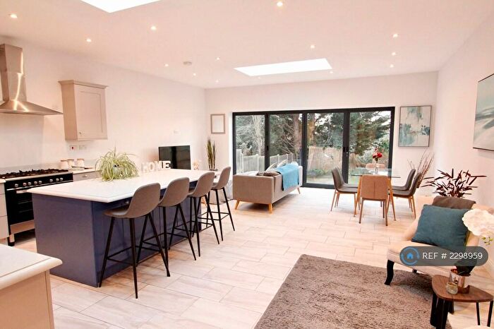 4 Bedroom Detached House To Rent In Silverdale Road, Earley, Reading, RG6