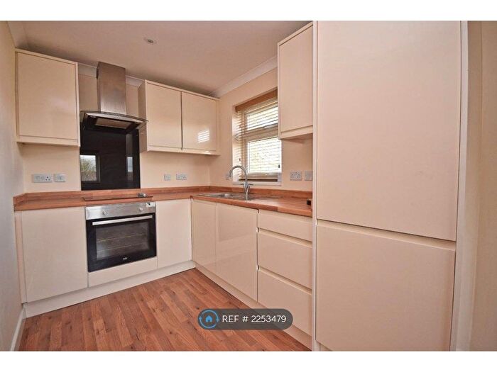 1 Bedroom Flat To Rent In Glamis Close, Oakley, Basingstoke, RG23
