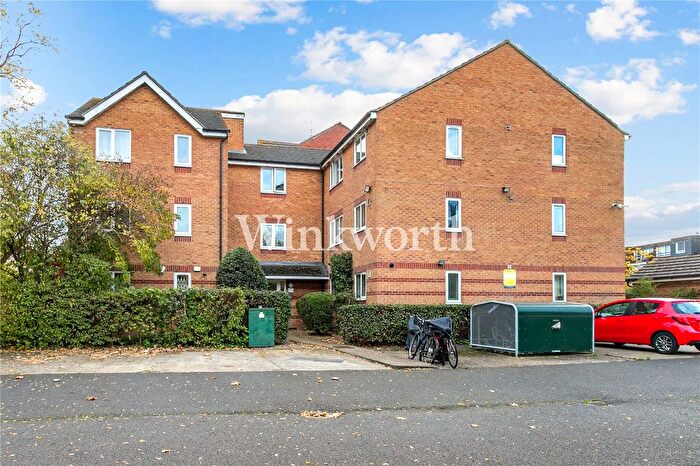 1 Bedroom Flat For Sale In Bream Close, London, N17