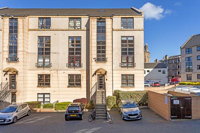 2 Bedroom Flat For Sale In / Rodney Place, Canonmills, Edinburgh, EH7