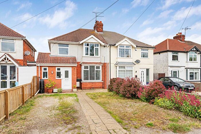 3 Bedroom Semi-Detached House For Sale In Stratton Road, Swindon, SN1