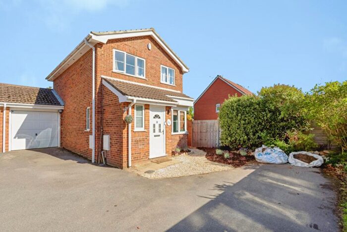 3 Bedroom Link Detached House For Sale In Chaldon Road, Canford Heath, Poole, Dorset, BH17