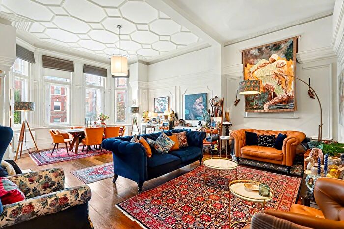 2 Bedroom Flat For Sale In Finchley Road, Hampstead, London, NW3