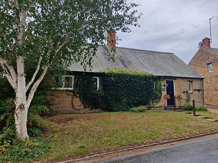 3 Bedroom Barn Conversion To Rent In Gretton Road, Corby, NN17