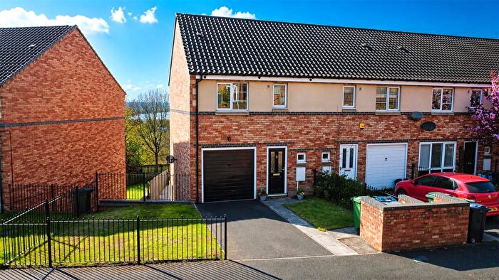 3 Bedroom End Of Terrace House For Sale In Bridges View, Windmill Hills, Gateshead, NE8
