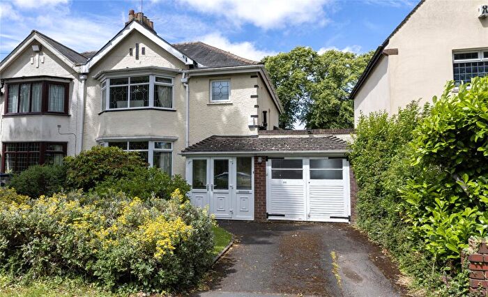 3 Bedroom Semi Detached House For Sale In Moat Road, Oldbury, West Midlands, B68