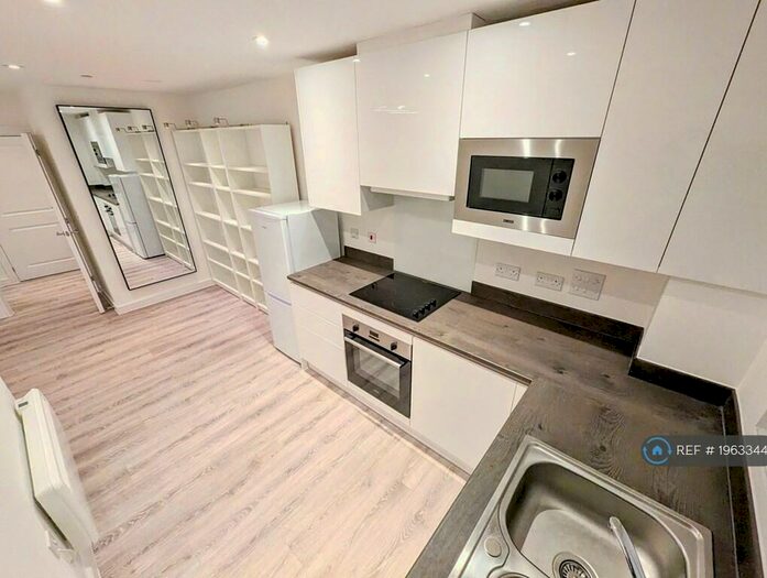 2 Bedroom Flat To Rent In Fox House, Derby, DE1